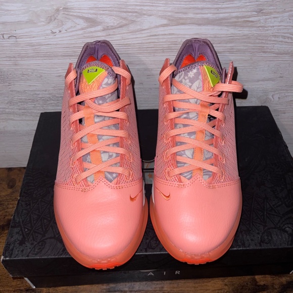 Nike LeBron 19 XIX Low Basketball Shoes - Men’s Size 6.5 //// Women’s Size 8 - Picture 3 of 9